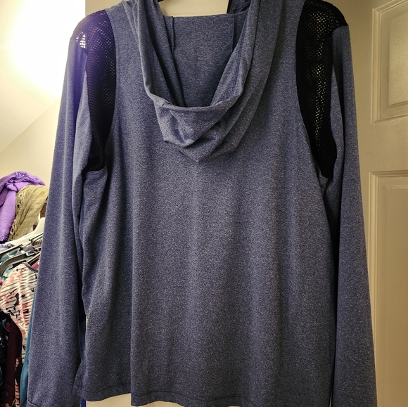 Athletic long sleeve - Picture 1 of 3